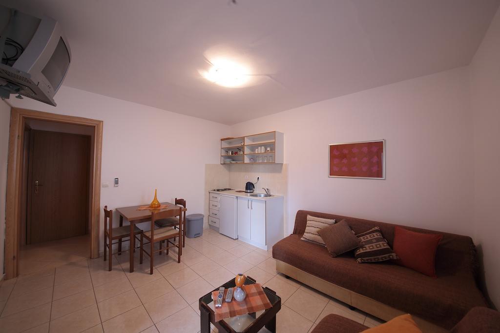 Guest House Zenovic Petrovac Oda fotoğraf
